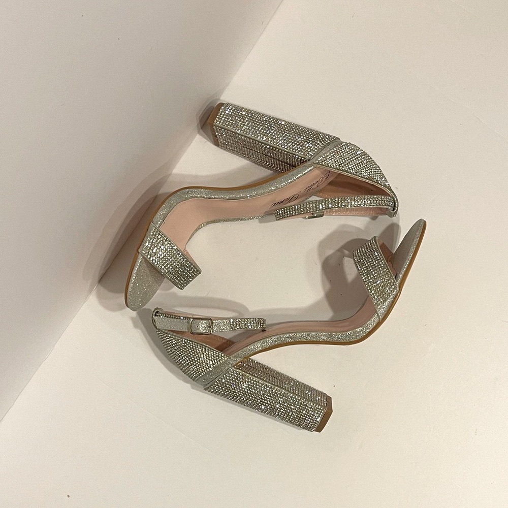 Open Toe Rhinestone Sandals - Picture 3 of 10